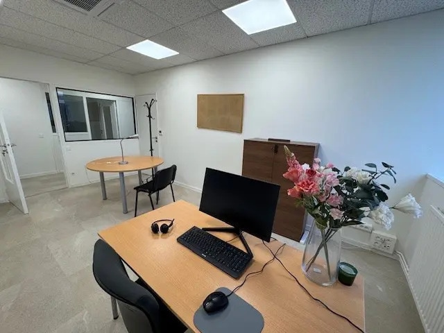Location Bureaux 17 m² - Photo 1