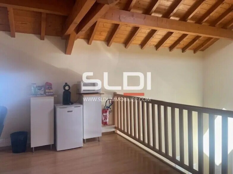 Office in Rillieux-la-Pape to rent - Building Photo - Image 2 of 9