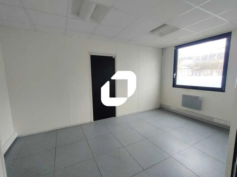 3 Bis Rue Du Petit Robinson, Jouy-en-Josas to rent - Interior Photo - Image 3 of 10