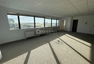 Office in Tremblay-en-France to rent Interior Photo- Image 1 of 1