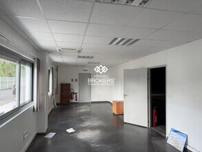 Light Industrial in Vourles to rent Interior Photo- Image 2 of 14