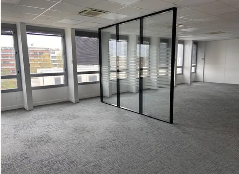 Office in Boulogne-Billancourt to rent - Building Photo - Image 3 of 7