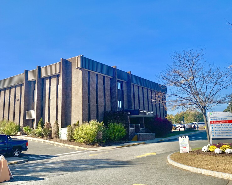 10 Hospital Dr, Holyoke, MA for sale - Building Photo - Image 1 of 1