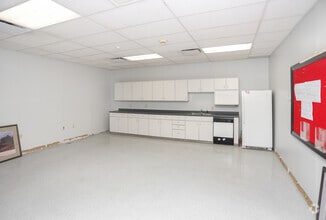 2401 Directors Row, Indianapolis, IN to rent Interior Photo- Image 2 of 5