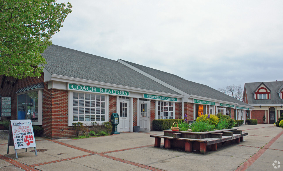 80 W Main St, Babylon, NY for rent - Building Photo - Image 3 of 3