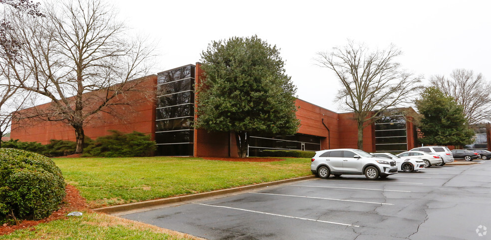 6600 Northpark Blvd, Charlotte, NC for rent - Primary Photo - Image 1 of 6