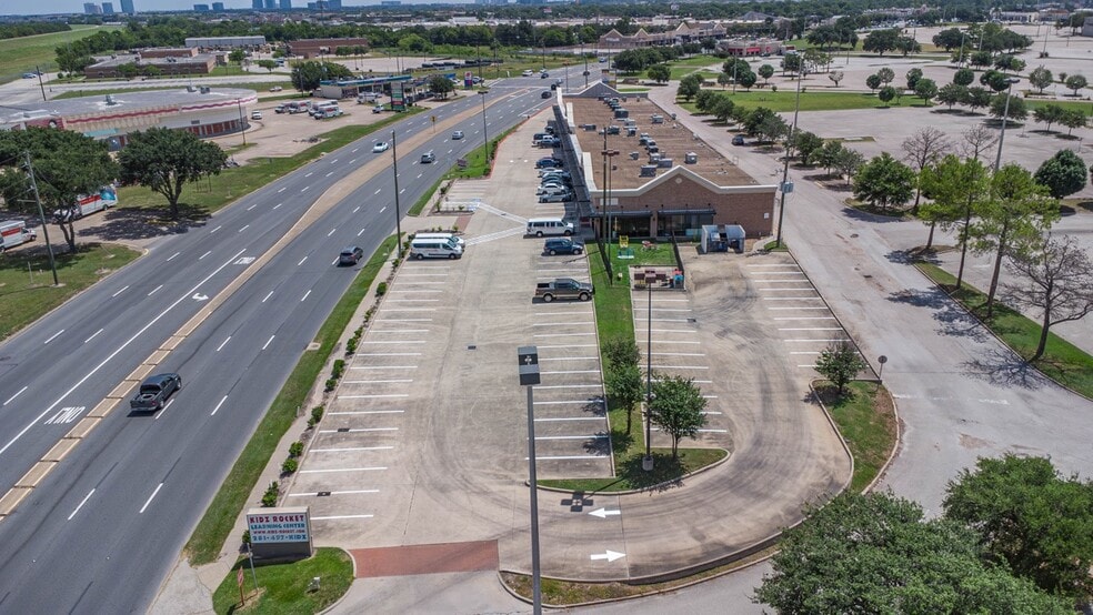 15015 Westheimer Rd, Houston, TX to rent - Aerial - Image 2 of 3