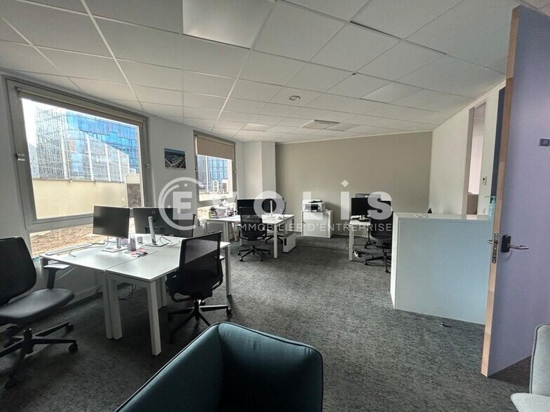 Office in Noisy Le Grand to rent - Interior Photo - Image 1 of 4