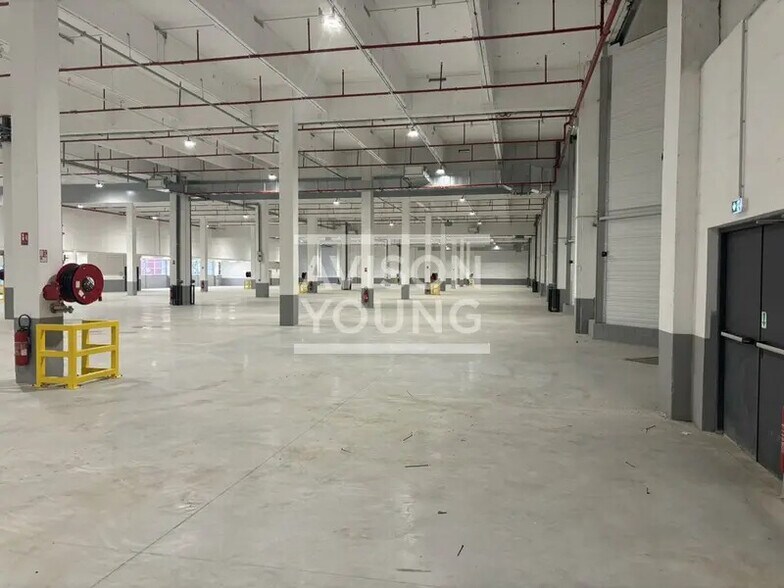 Industrial in Gennevilliers to rent - Interior Photo - Image 3 of 12
