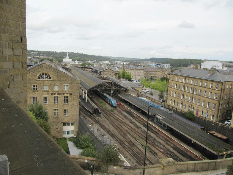 2 Trinity St, Huddersfield for rent - Building Photo - Image 3 of 8