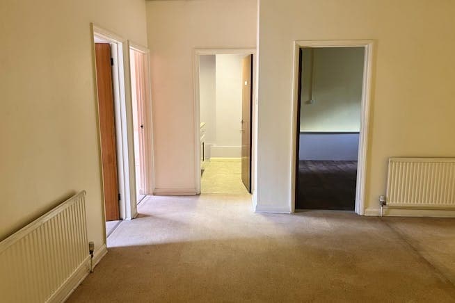 10-12 Wellington St, Luton to rent Interior Photo- Image 1 of 7