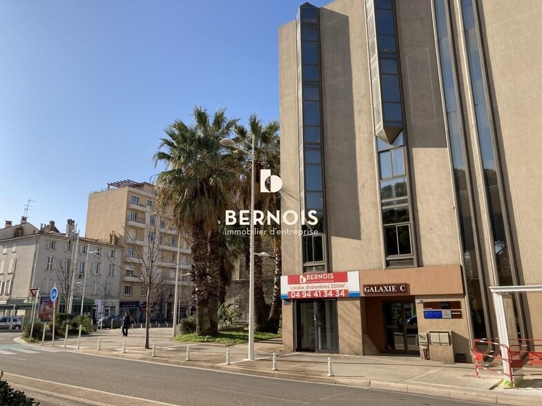 530 Avenue Marechal De Lattre De Tassigny, Toulon to rent - Building Photo - Image 2 of 18