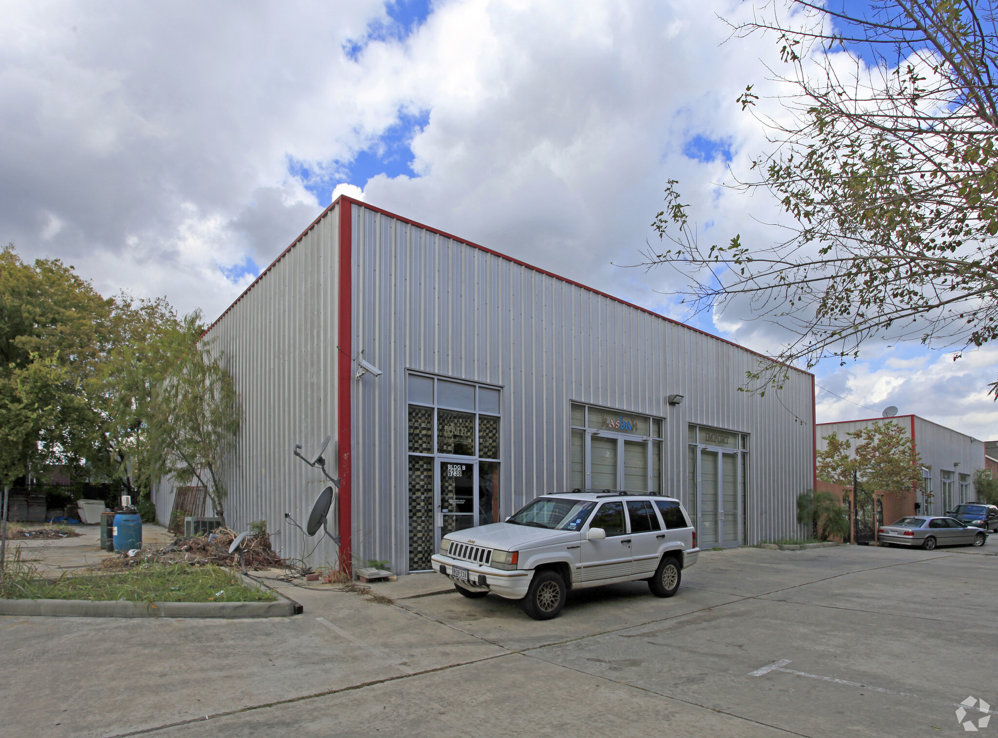 Richmond Business Center portfolio of 2 properties for sale on LoopNet.co.uk Primary Photo- Image 1 of 3