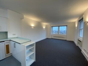 43 Portland Pl, London to rent Interior Photo- Image 2 of 3