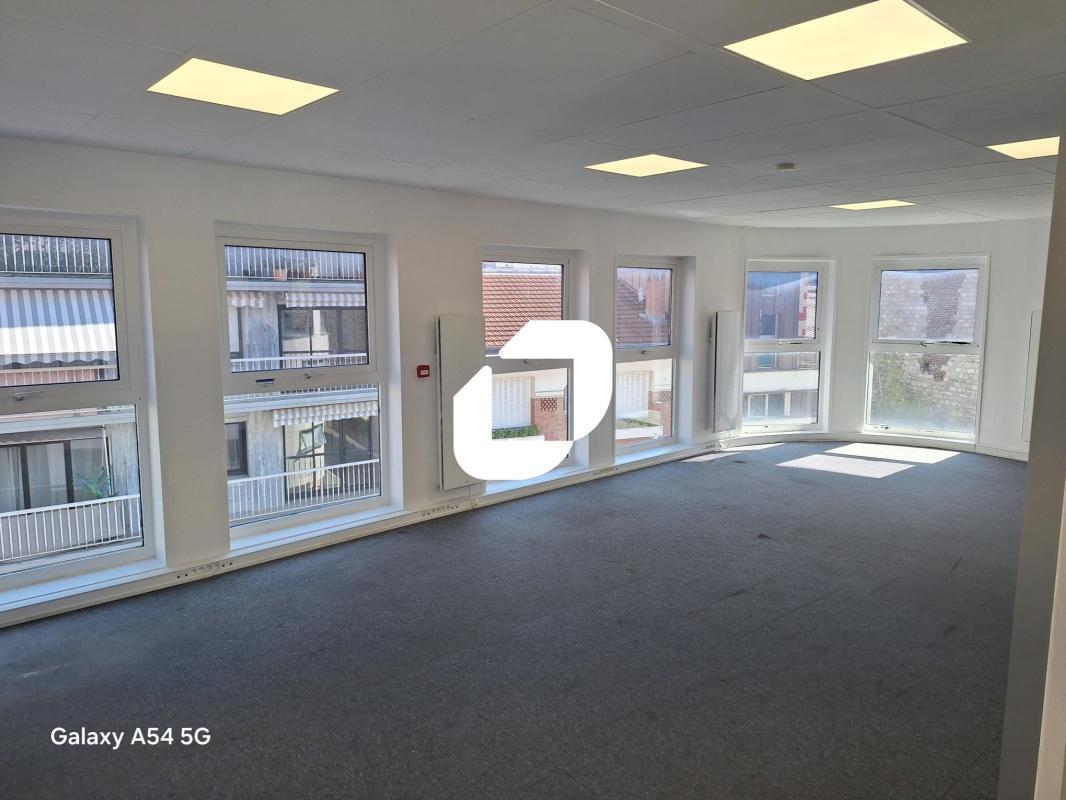 Office in Boulogne-Billancourt to rent Interior Photo- Image 1 of 8