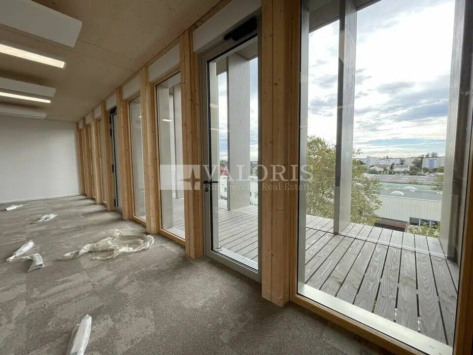 Office in Vaulx-en-Velin to rent Building Photo- Image 1 of 14