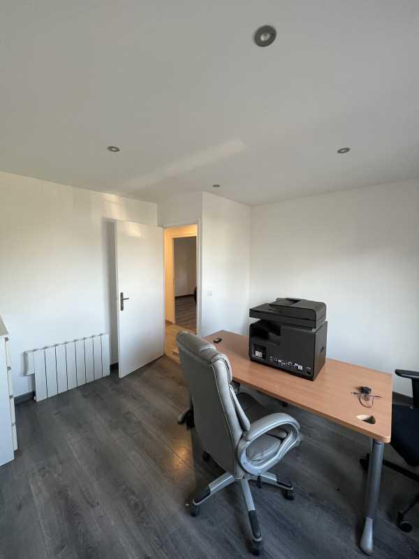 Location Bureaux 73 m² - Photo 1
