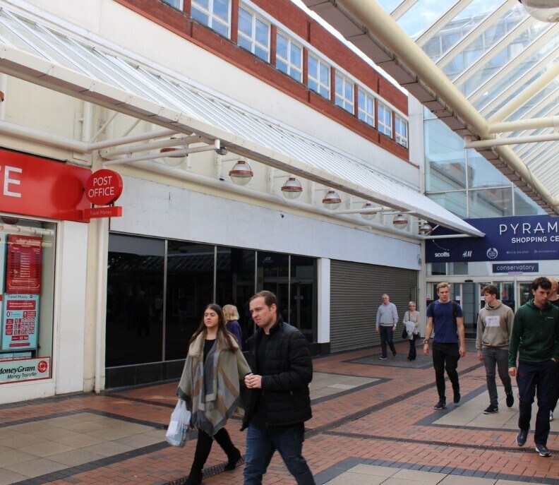 28 Borough Rd, Birkenhead to rent Building Photo- Image 1 of 2