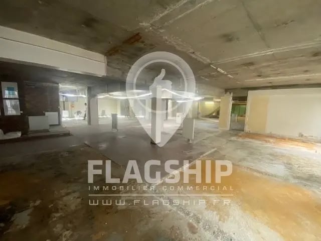 Location Commerce 550 m² - Photo 1