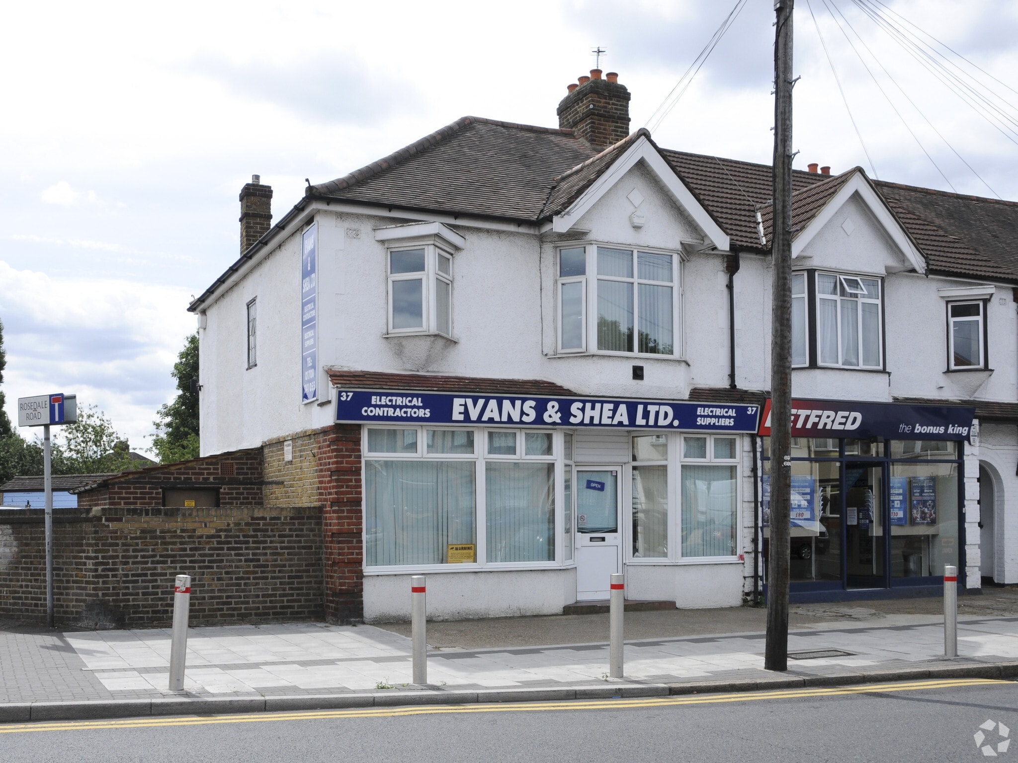 37 Collier Row Ln, Romford for sale Primary Photo- Image 1 of 7