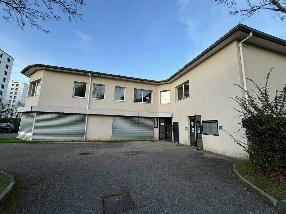 Office in Saint-Priest to rent Primary Photo- Image 1 of 8