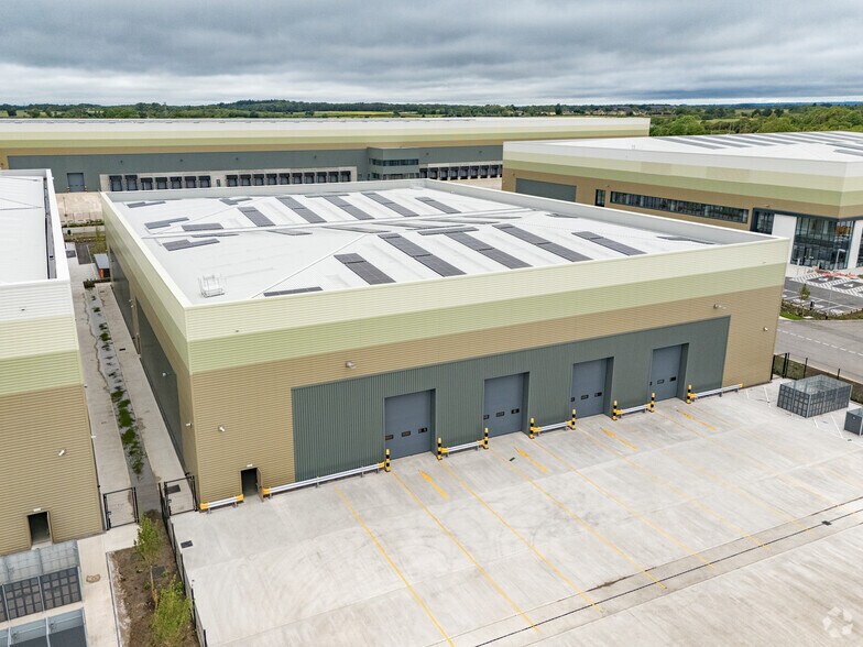 Indurent Park, Chippenham to rent - Aerial - Image 3 of 7