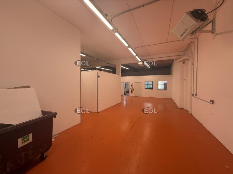 Light Industrial in Croissy-Beaubourg for sale - Interior Photo - Image 3 of 10