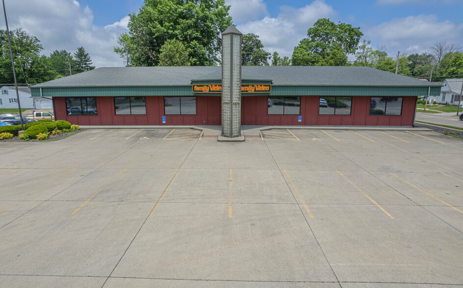 912 E Main St, Olney, IL for rent - Building Photo - Image 3 of 7