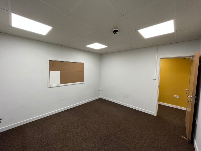 82 Beechley dr, Cardiff to rent - Building Photo - Image 3 of 13