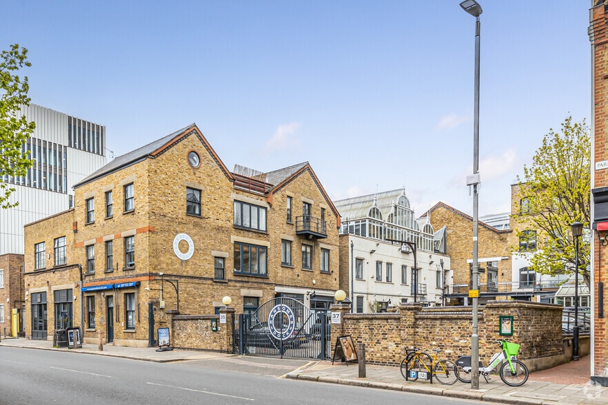35-37 Parkgate Rd, London to rent - Building Photo - Image 2 of 4