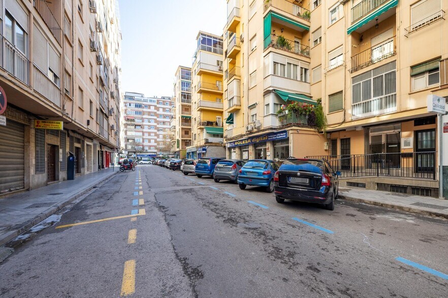 Calle Ángel Barrios, 3, Granada, Granada for sale - Building Photo - Image 2 of 32