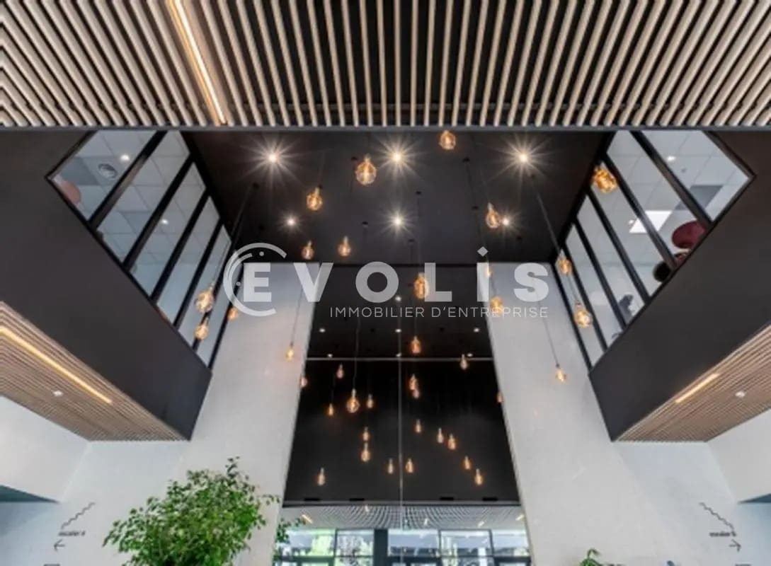 Office in Mérignac to rent Lobby- Image 1 of 2