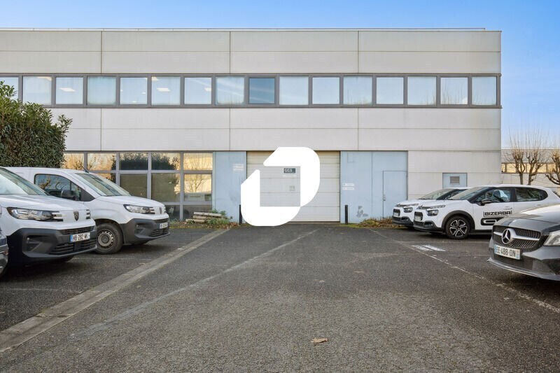 Light Industrial in Roissy-en-France for sale Building Photo- Image 1 of 15