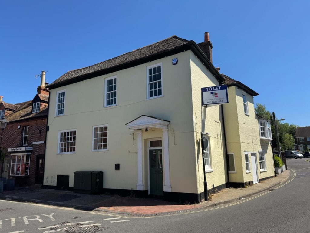 Houchin St, Bishops Waltham for sale Building Photo- Image 1 of 10