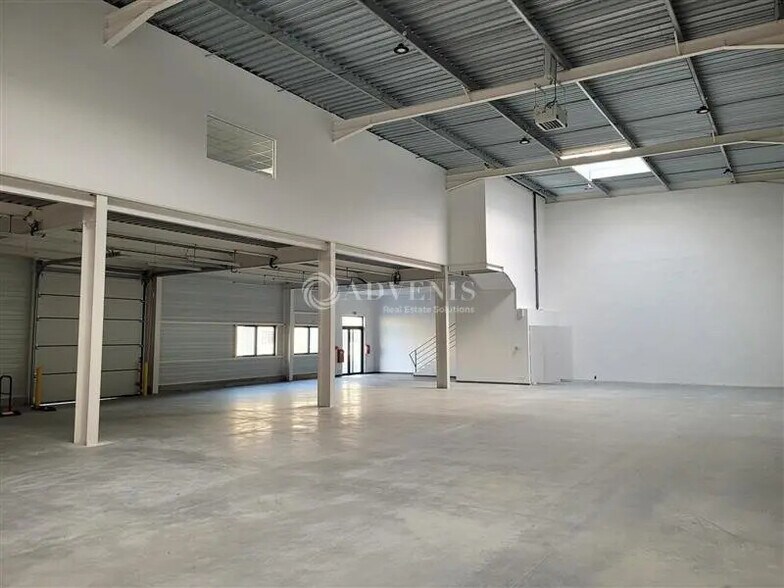 Light Industrial in Carquefou to rent - Interior Photo - Image 2 of 6