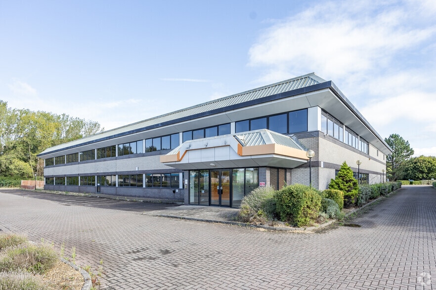 4 Pagoda Park, Swindon to rent - Primary Photo - Image 3 of 4