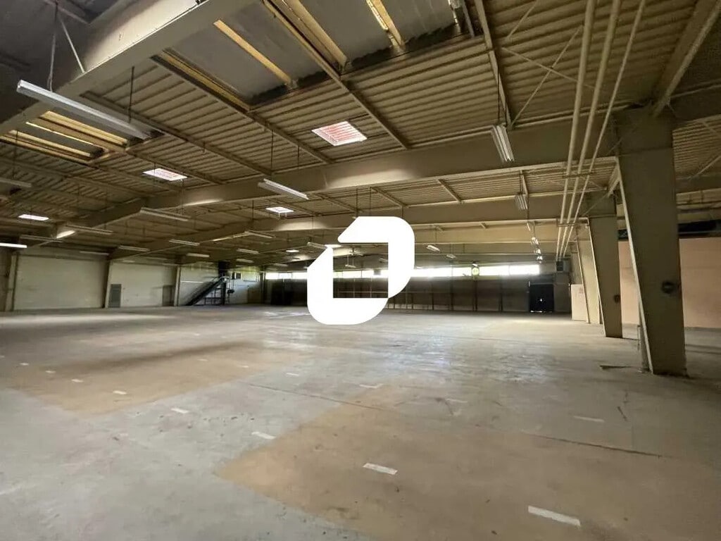 Location Local d'activités 2 000 m² - Photo 1