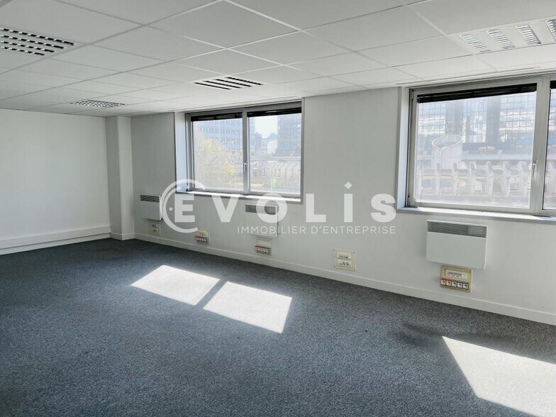 Office in Noisy-le-Grand for sale - Interior Photo - Image 2 of 8
