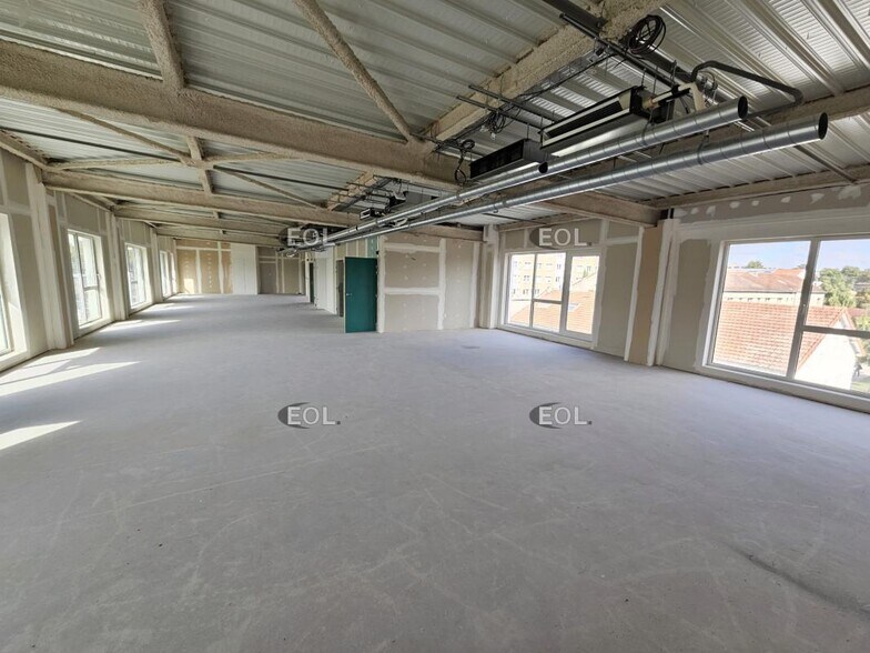 Office in Cachan to rent - Interior Photo - Image 1 of 10