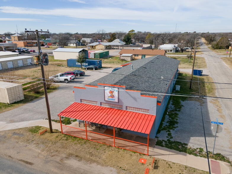 315 N Bridge St, Henrietta, TX for sale - Building Photo - Image 1 of 25