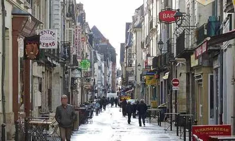 Location Commerce 50 m² - Photo 1