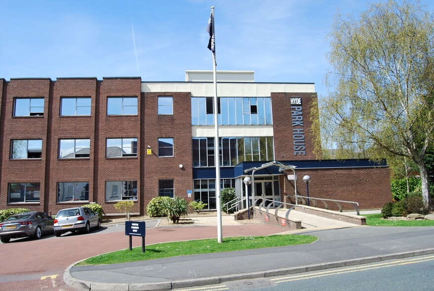 Cartwright St, Hyde to rent - Building Photo - Image 2 of 11