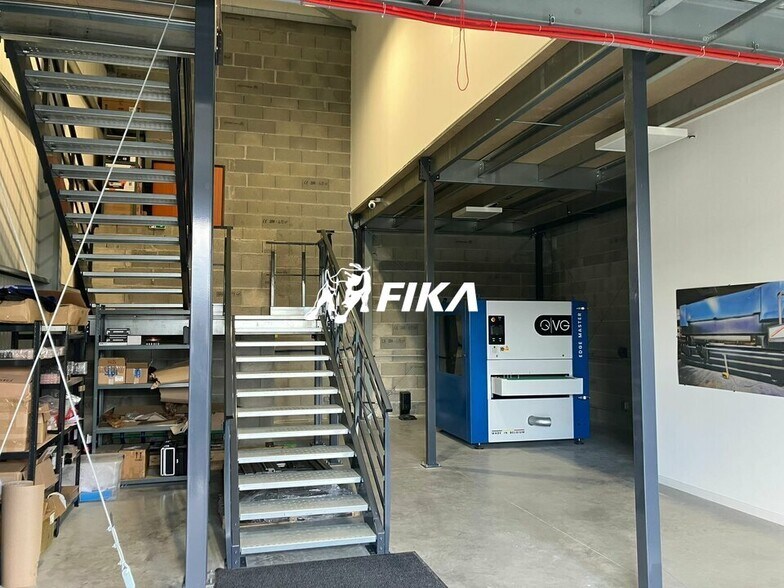 Light Industrial in Castanet-Tolosan for sale - Interior Photo - Image 3 of 6