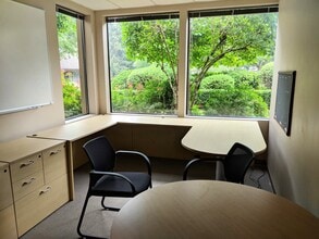 22525 SE 64th Pl, Issaquah, WA to rent Interior Photo- Image 1 of 4