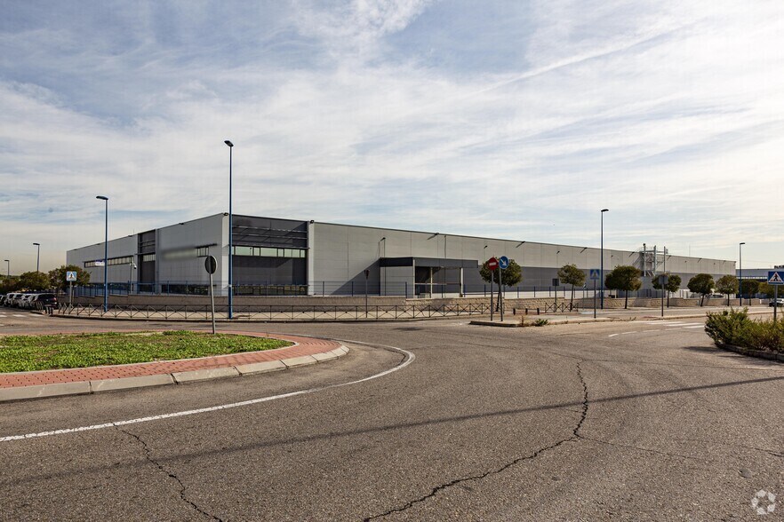 Calle Pascal, 2, Leganés, Madrid to rent - Building Photo - Image 3 of 12