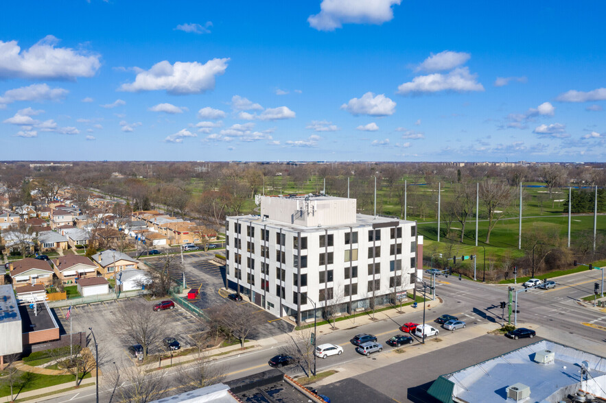 4001 W Devon Ave, Chicago, IL for rent - Building Photo - Image 3 of 10