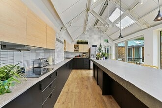 Arnold Cir, London to rent Interior Photo- Image 1 of 9