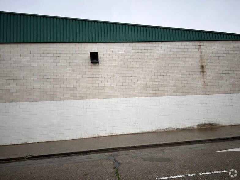 Calle Físicas, 35, Alcorcón, Madrid to rent - Building Photo - Image 3 of 8