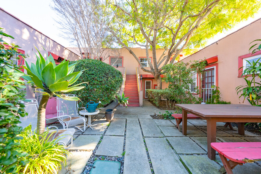 924 Marco Pl, Venice, CA for sale - Building Photo - Image 1 of 30