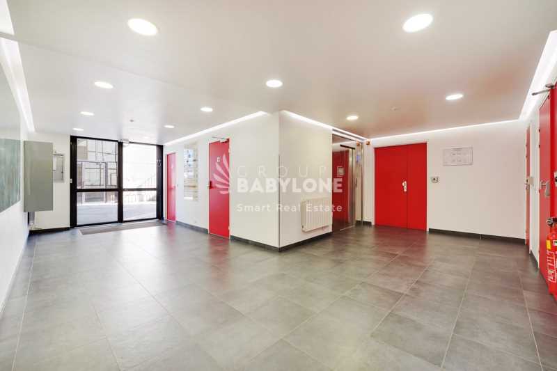 Office in Issy-les-Moulineaux to rent - Lobby - Image 2 of 13